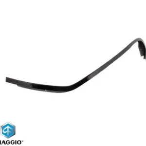 Ornament carena fata stanga original Vespa Primavera – Primavera iGet (16-23) – Sprint (16-23) 4T AC 50-150cc – culoare: negru Premium