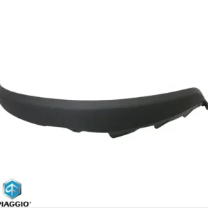 Preț promoțional Carena laterala fata dreapta (aparatoare noroi) originala Piaggio MP3 300 LT (16-18) – MP3 350 (18-20) – MP3 400 (20-21) – MP3 500 LT (14-21)