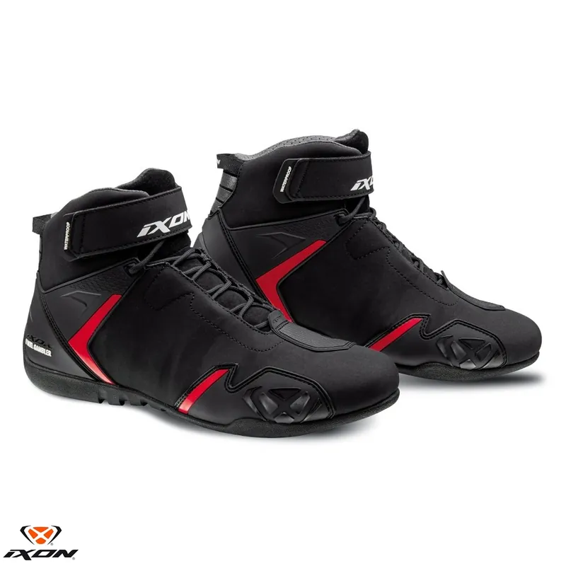 Ghete pentru scuter – motocicleta Roadster barbati All Season Ixon model Gambler WP MS culoare: negru/rosu (100% waterproof) 40 Lichidare de stoc