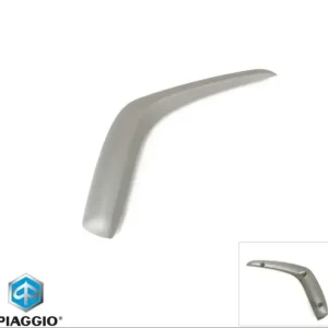 Preț mic Deflector fata (ornament) dreapta original Derbi Boulevard (10-11) 4T AC 100-150cc – Piaggio Fly (05-11) 4T AC 50-100-125-150cc – culoare: gri