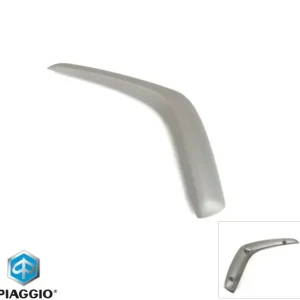 Preț redus Deflector fata (ornament) stanga original Derbi Boulevard (10-11) 4T AC 100-150cc – Piaggio Fly (05-11) 4T AC 50-100-125-150cc – culoare: gri